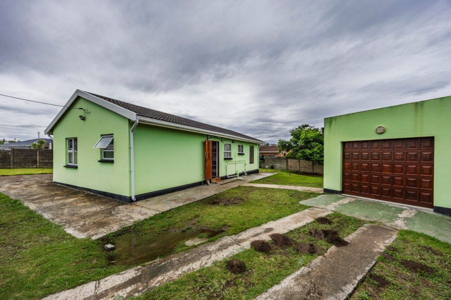 3 Bedroom Property for Sale in Sunnyridge Eastern Cape